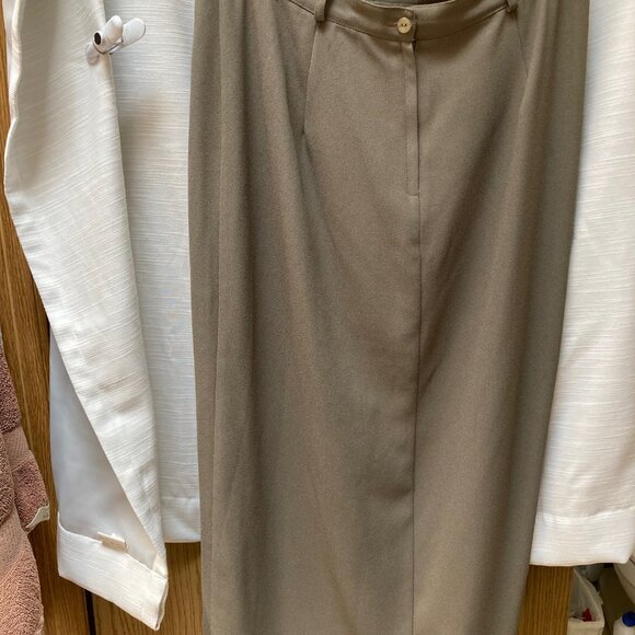 SC Basics Olive Skirt - Picture 3 of 3